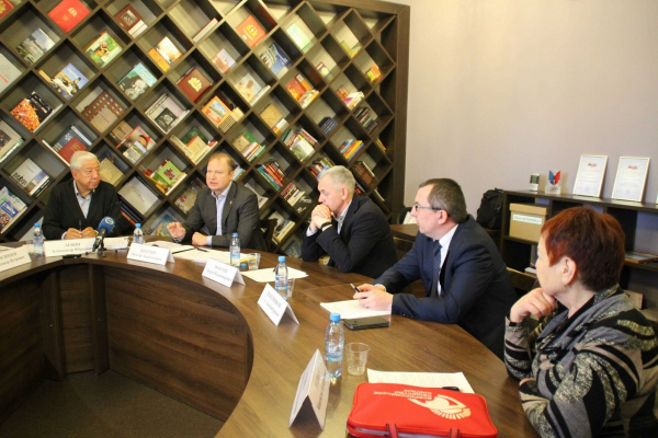Члены Общественной палаты региона обсудили поправки в Конституцию РФ