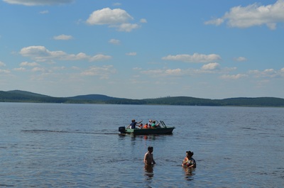 пляж лодки