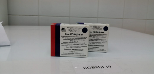 555 привитых перенесли вакцинацию без осложнений