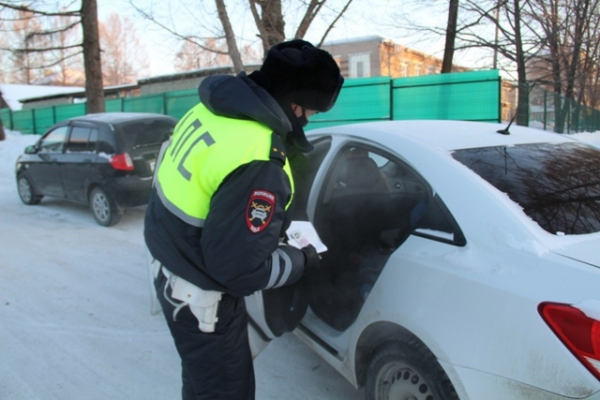 Для ребенка в машине наличие автокресла - обязательно. ГИБДД проверит