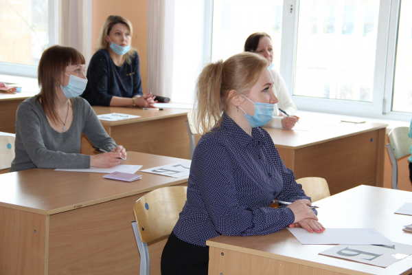 Родители и министр образования сдали ЕГЭ