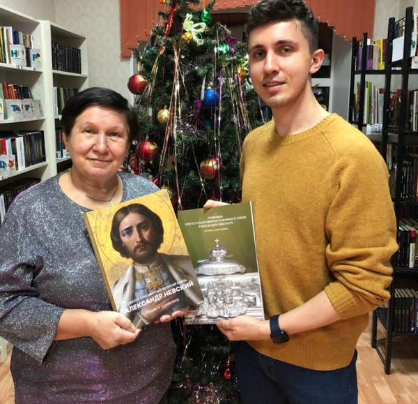 Хранительнице книг – подарок от Эрмитажа