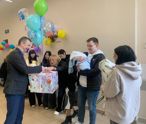 Евгений Куйвашев объявил о дополнительных мерах поддержки для молодых семей региона, которые будут введены в 2025 году