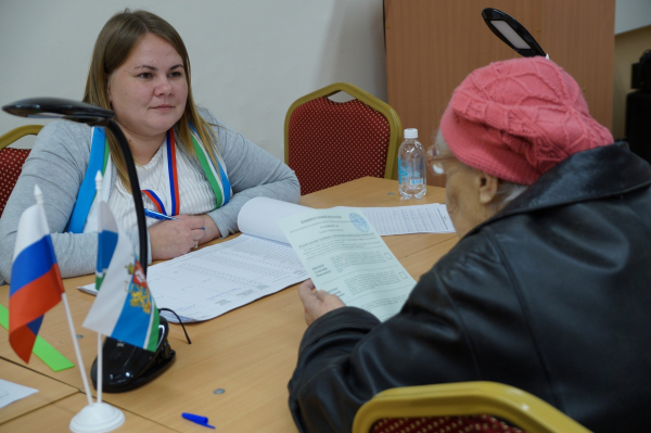 Жители Свердловской области выбирают губернатора очно и при помощи дистанционного электронного голосования