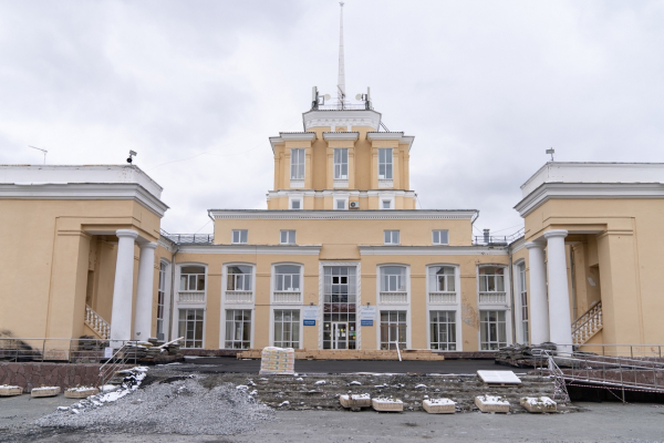 Ремонт у Дворца культуры Среднеуральска должны завершить к ноябрю