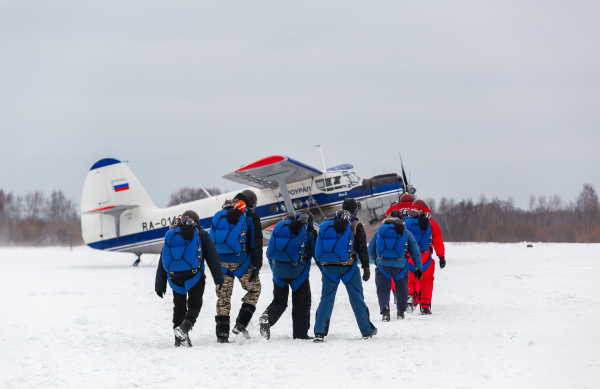 Порядка 750 тренировочных прыжков совершили парашютисты-пожарные Уральской авиабазы