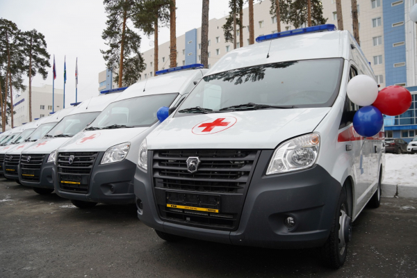 Автопарк свердловских больниц пополнился 23 автомобилями при поддержке Евгения Куйвашева