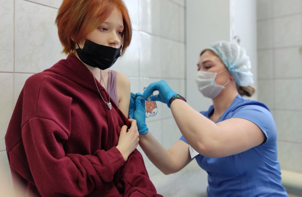 Вакцинация – врачи Верхнепышминской ЦГБ активно прививают детей и взрослых