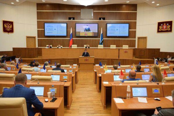 Депутаты ЗакСобрания Свердловской области отметили достижения экономической политики Евгения Куйвашева
