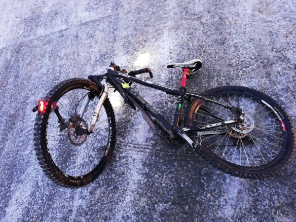 Около Среднеуральска водитель легковушки сбил велосипедистку и скрылся с места ДТП