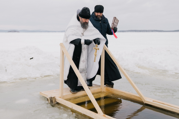 18 и 19 января на озере Исетское действует купель с освященной водой