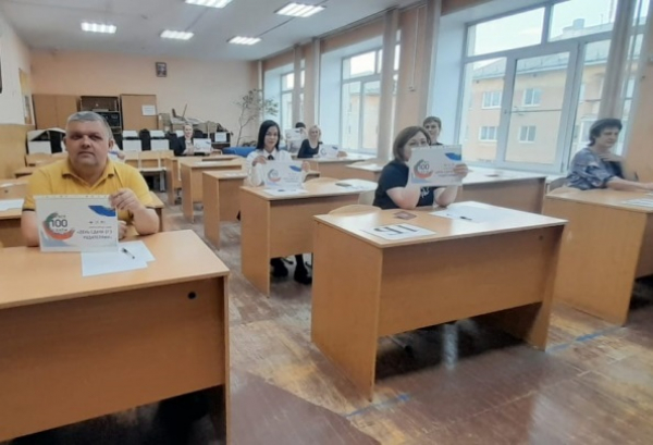 «И довольные пошли домой  с «пятерками» и «четверками»