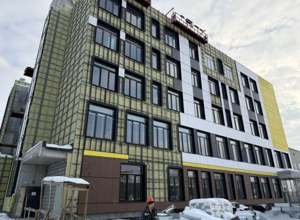 Cтроительная готовность нового терапевтического корпуса в Верхней Пышме &ndash; 74%