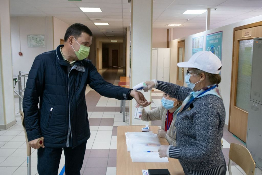 Евгений Куйвашев проголосовал на выборах