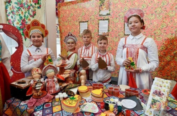 &laquo;Малахитовое детство&raquo; - в детские клубы и кружки