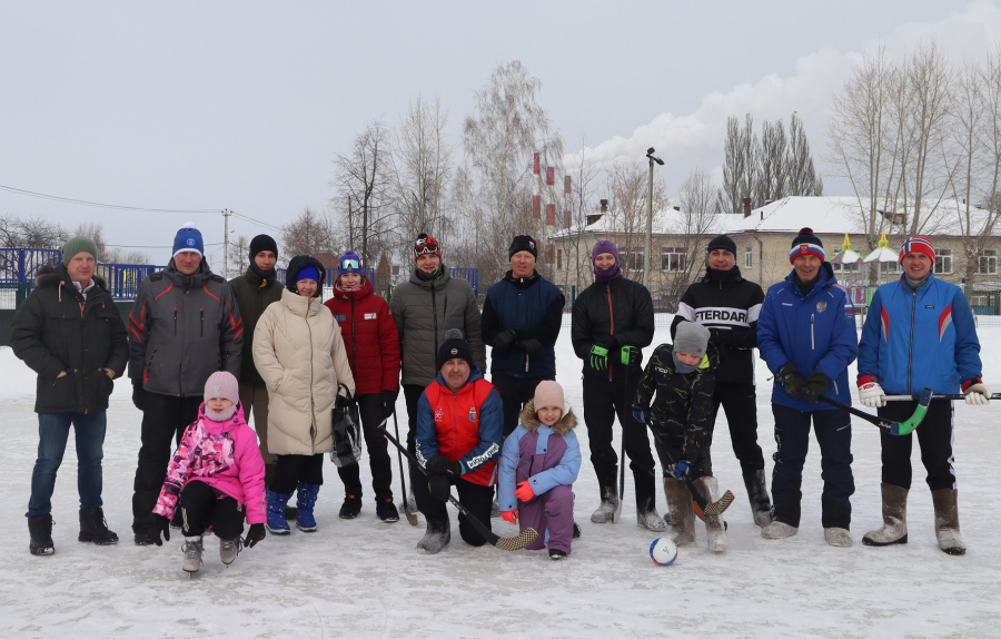 Весело, азартно… на валенках!