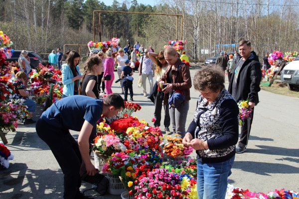 Сегодня среднеуральцы отмечают Радоницу