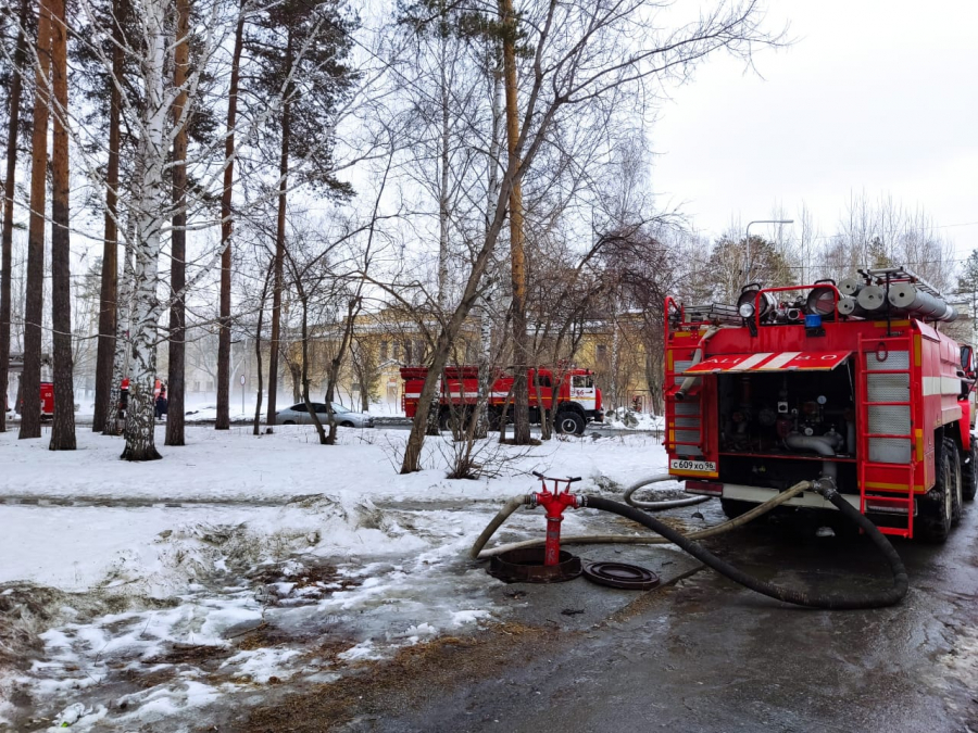 Бывшее здание терапии 39 человек тушили в течение четырех часов