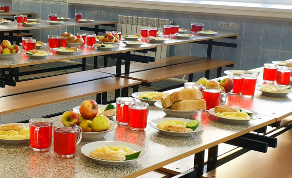 Роспотребнадзор проводит горячую линию по вопросам организации питания в школах