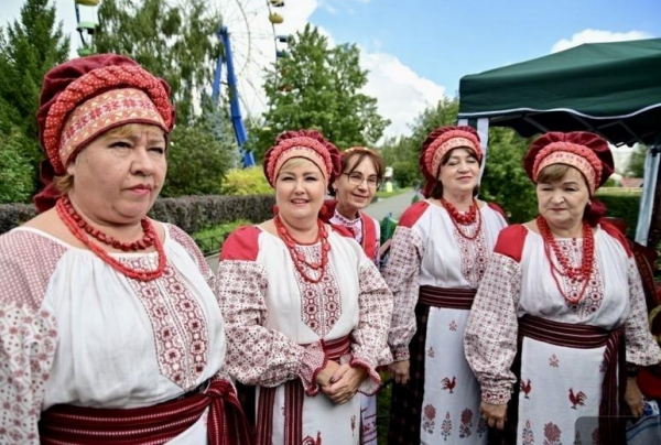 Ярмарка, подворья в День народов Среднего Урала