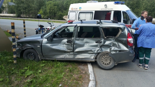 Между Верхней Пышмой и Среднеуральском столкнулись два автомобиля
