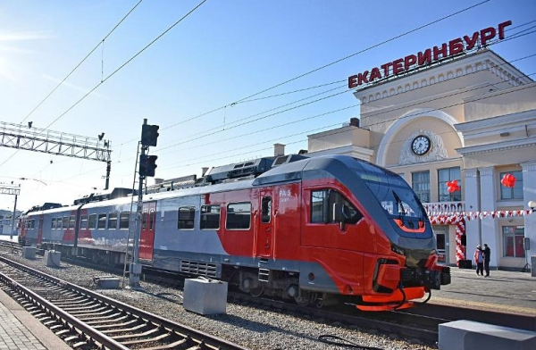 Дополнительные пригородные поезда выходят на летние маршруты